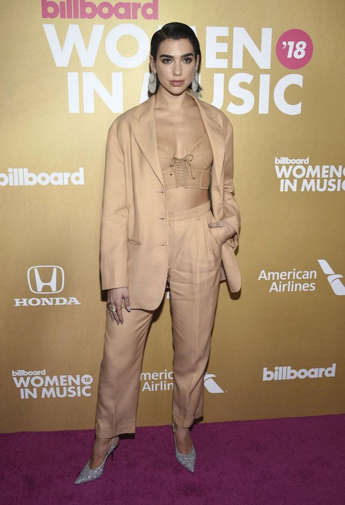 El 'total look' de Dua Lipa en los Billboard: Women in Music 2018 - Woman