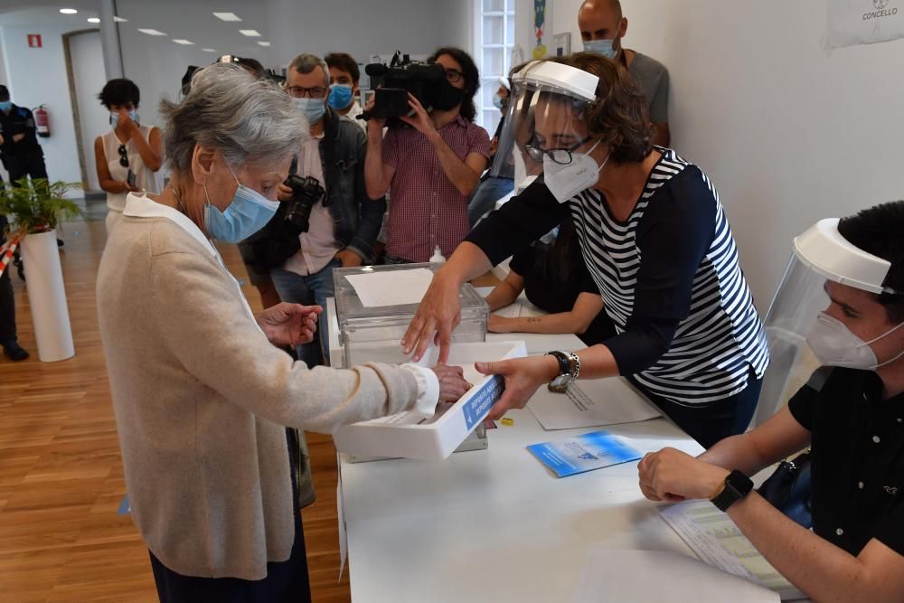 Colas en los colegios electorales de A Coruña