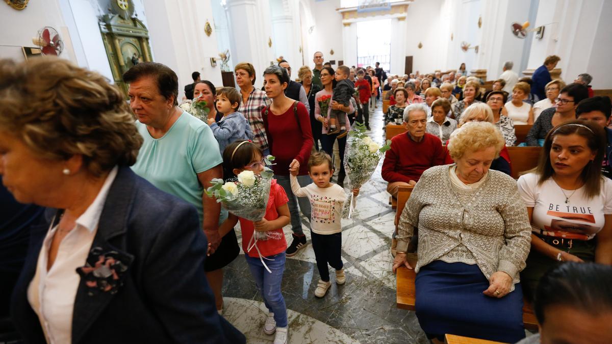 Los niños volvieron a protagonizar la Ofrenda de flores a la Virgen del Remedio.