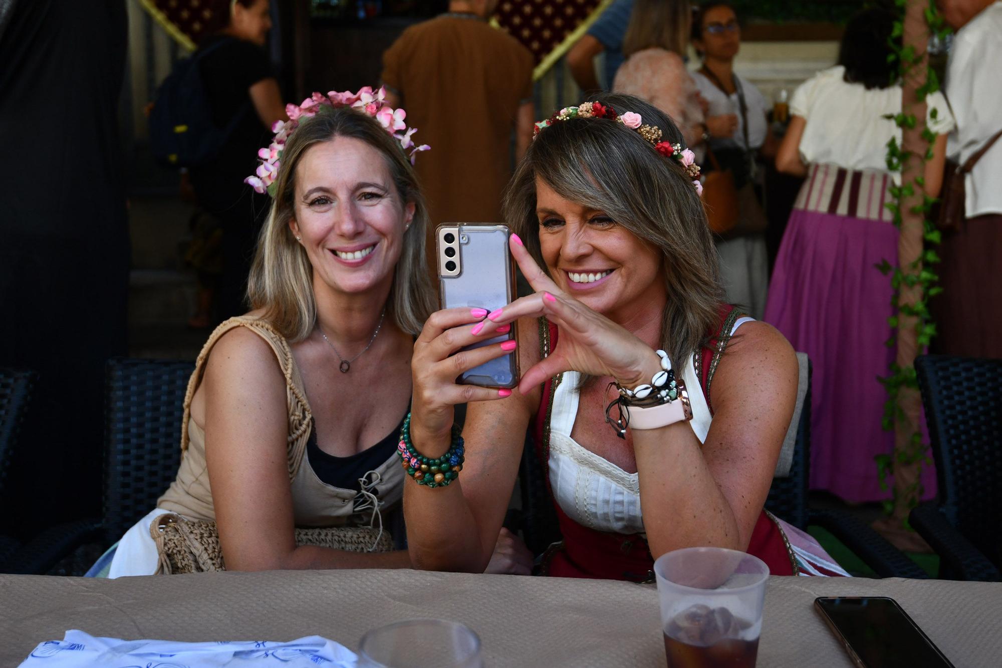 Cortesanos, bufones, damas y caballeros celebran el retorno de su señor: la Feira Franca anima Pontevedra