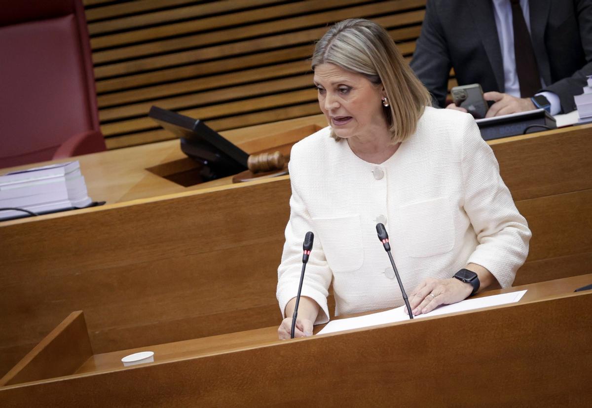 La consellera de Educación, Carmen Ortí, en las Cortes