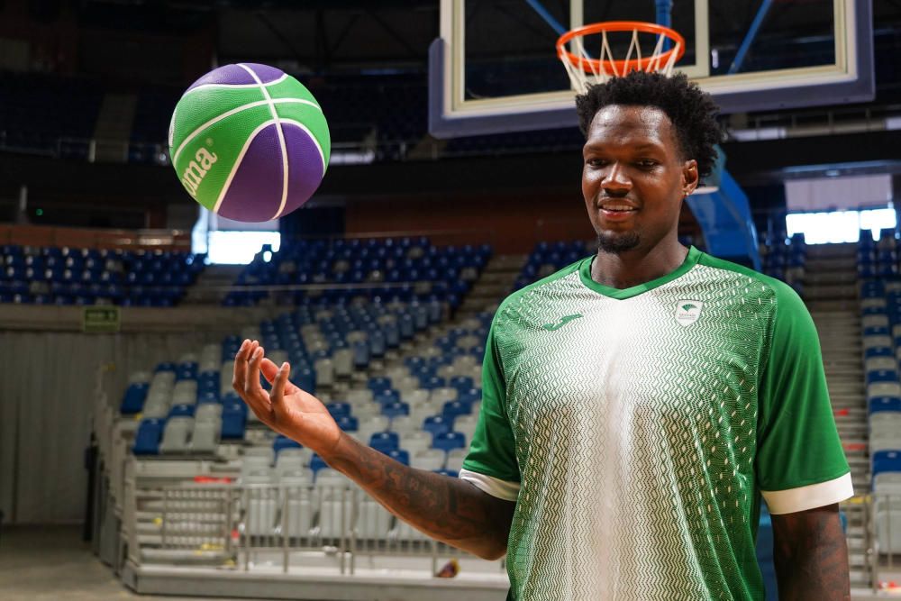 El Unicaja presenta a Deon Thompson