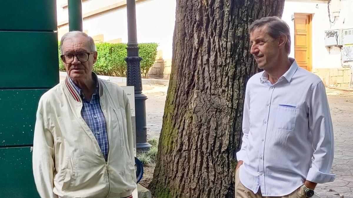 Tomás Emilio Díaz y Carlos Fernández Llaneza este jueves en el Campo San Francisco.