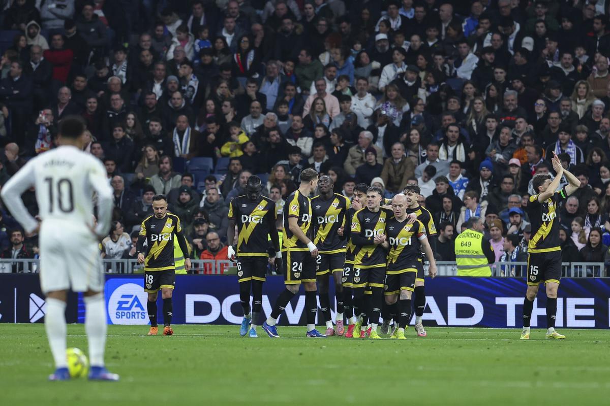 Players of Rayo Vallecano celebrate a goal scored by Jorge de Frutos (out of photo) during the Spanish League, LaLiga EA Sports, football match played between Real Madrid and Rayo Vallecano at Santiago Bernabeu stadium on February 01, 2026, in Madrid, Spain. AFP7 01/02/2026 ONLY FOR USE IN SPAIN. Irina R. Hipolito / AFP7 / Europa Press;2026;SPAIN;SPORT;ZSPORT;SOCCER;ZSOCCER;Real Madrid v Rayo Vallecano - LaLiga EA Sports;
