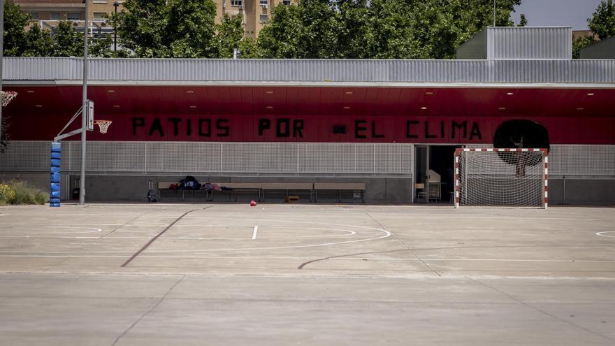 Ni árboles ni sombras: solo un colegio de Aragón de los elegidos por la DGA logra un patio &#039;verde&#039; para combatir el calor