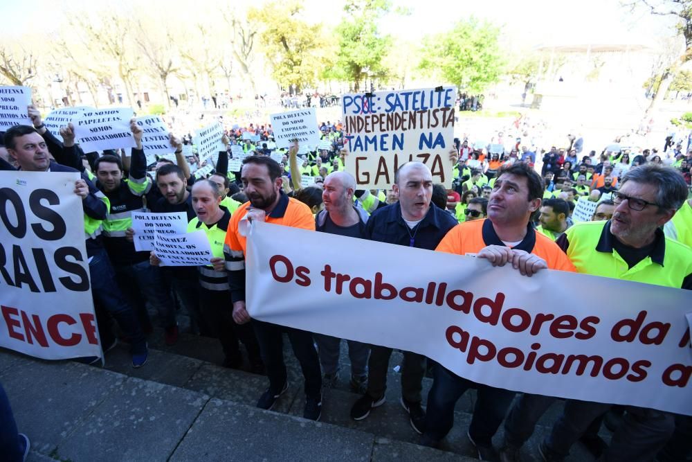 Prórroga de Ence | Los trabajadores de la pastera llevan sus protestas a la Diputación