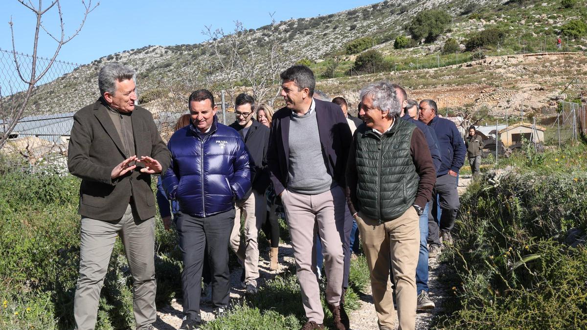 El presidente de la Generalitat, Carlos Mazón, visita Tàrbena junto al conseller de Medio Ambiente, Vicente Martínez Mus