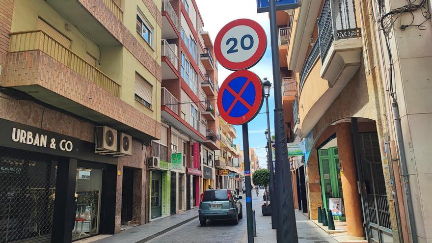 Comerciantes se quejan ante la peligrosidad de la calle Pintor Picasso de San Vicente