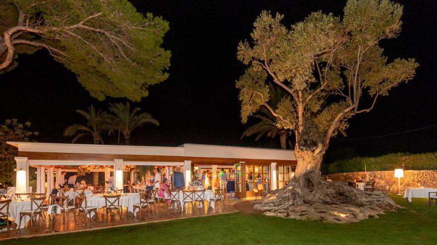 Una increíble terraza en pleno corazón de la isla. | | HOTEL RURAL CAN CURREU