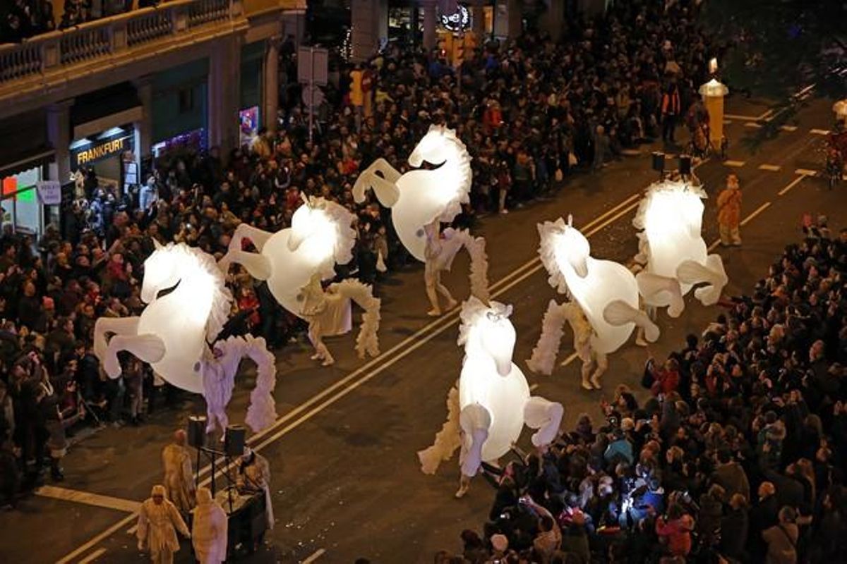 Els cavalls dels Reis Mags durant la cavalcada.