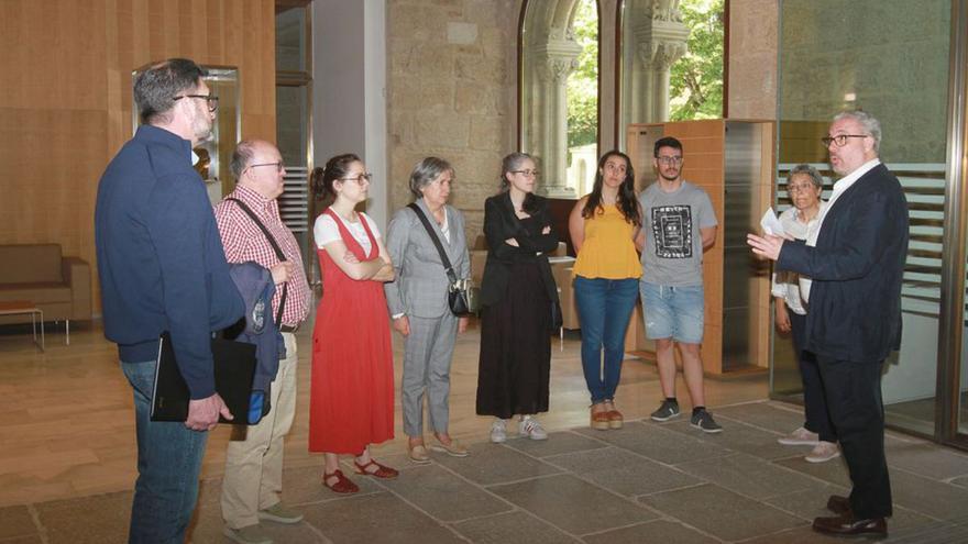 Participantes en una visita guiada al Arquivo. | Iñaki Osorio