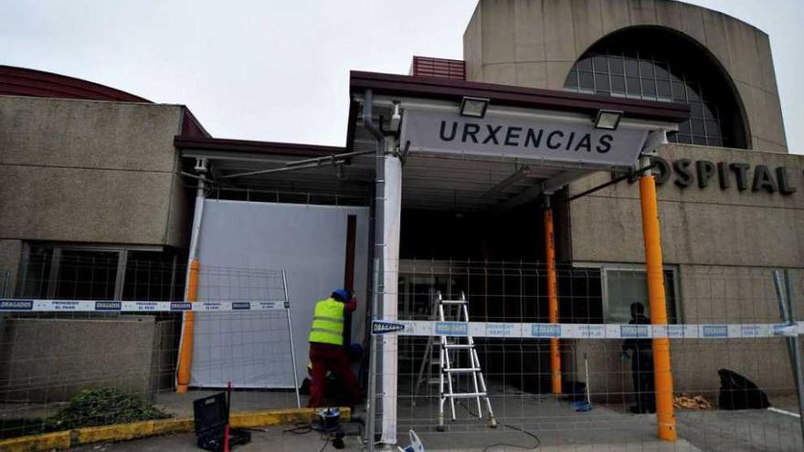 Las obras en la nueva entrada de urgencias del Hospital do Salnés. // Iñaki Abella