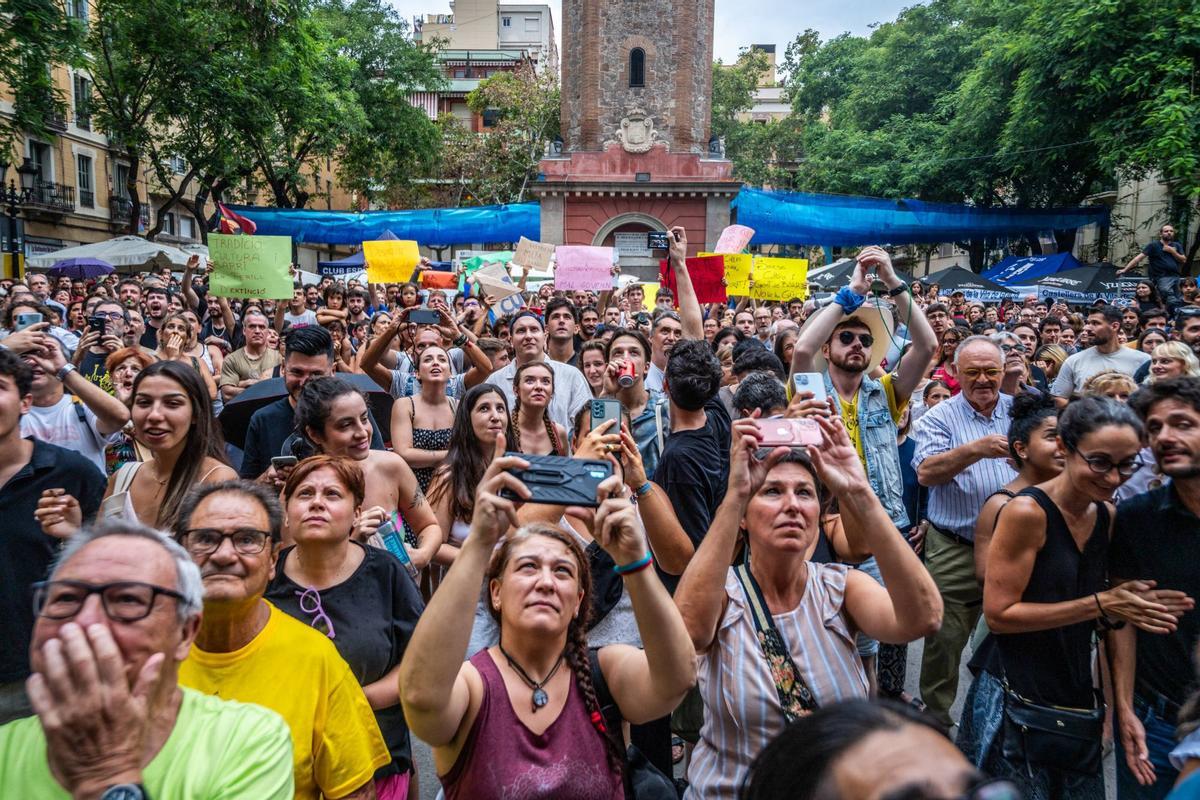 Las colles de Gràcia no han llegado a un acuerdo antes del pregón de la Fiesta Mayor, con lo que los actos de cultura popular quedarían desconvocados en los próximos días.