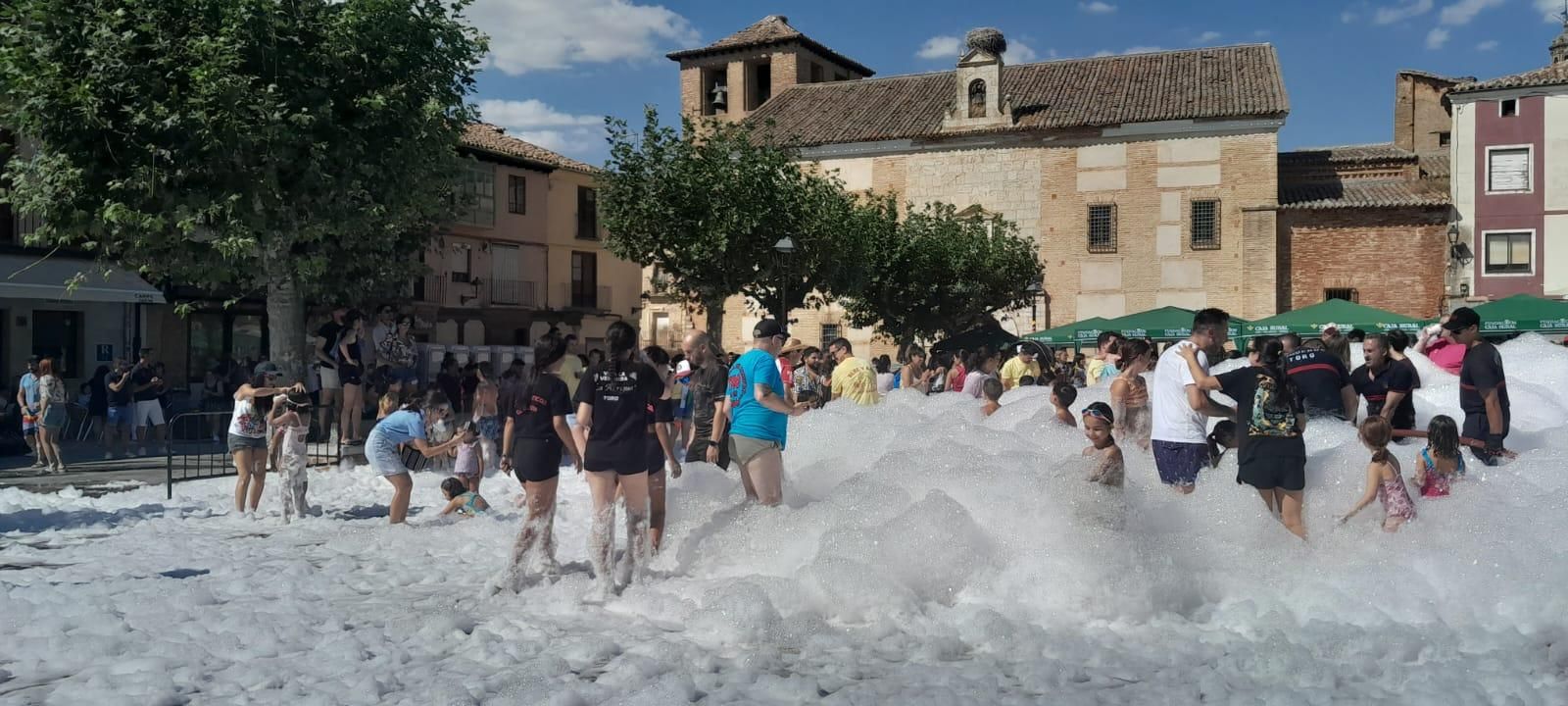 GALERÍA | La fiesta de la espuma refresca el Día de las Peñas en las Fiestas de Toro