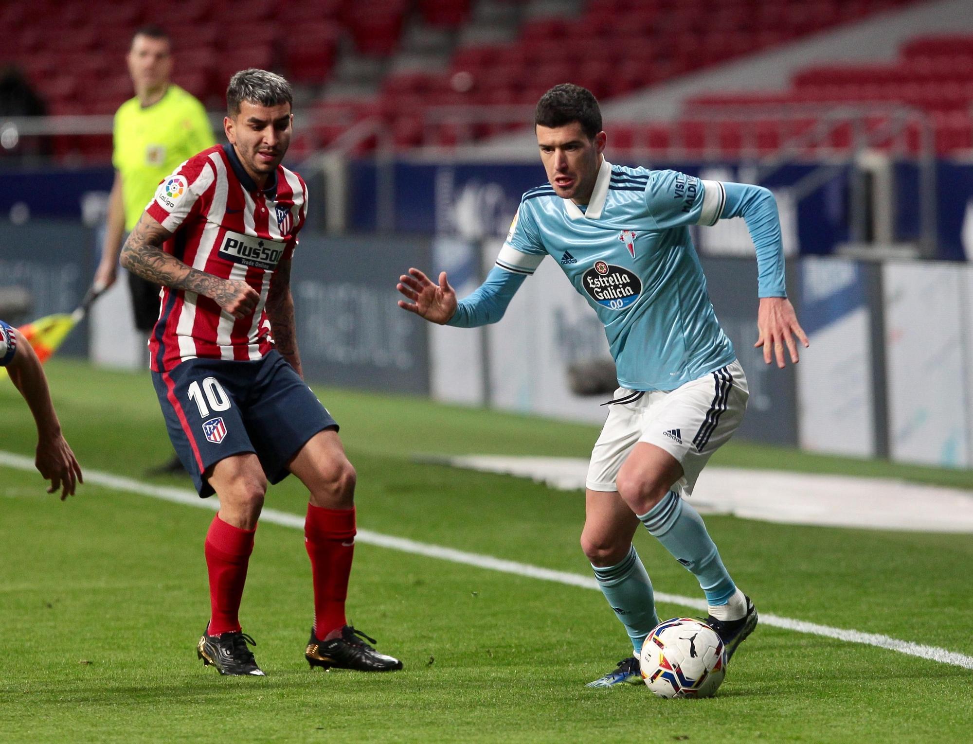 Aarón Martín, durante un partido con el Atlético de Madrid.