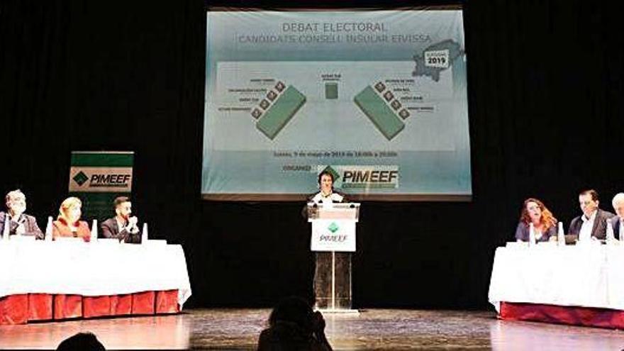 El debate se celebró ayer por la tarde en Can Ventosa.