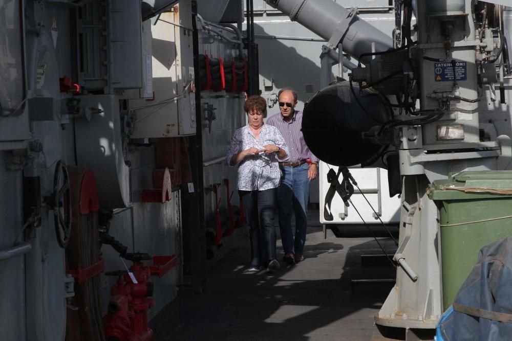 Puertas abiertas del buque Infanta Elena y exposiciones por el Día de las FF AA en Cartagena