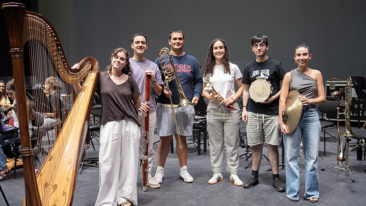 La Joven Orquesta Sinfónica de Galicia en la previa de su concierto en María Pita