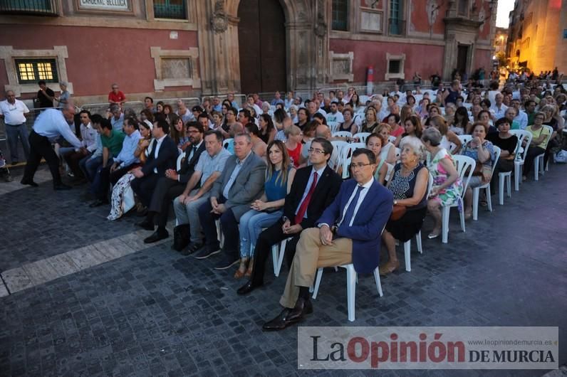 Se enciende la antorcha del folclore en Murcia