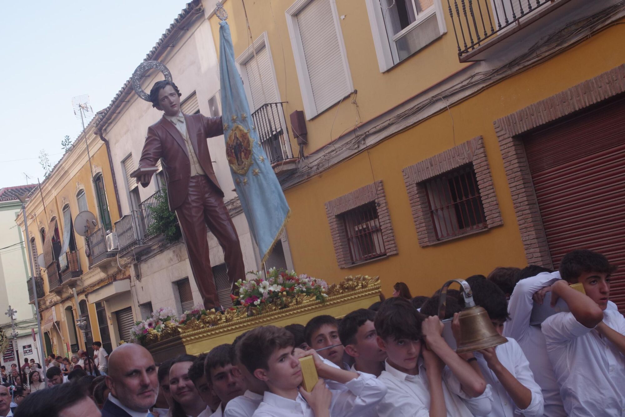 Salida procesional de María Auxiliadora por Capuchinos en 2025