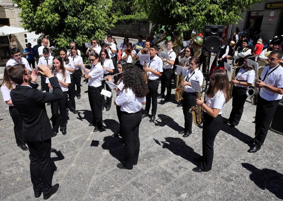 La villa miñorana recupera su tradicional fiesta y despacha 30.000 unidades.