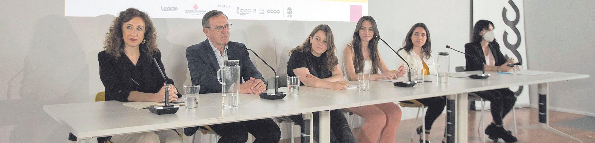 Los ponentes durante la segunda mesa de la jornada en el CCCC.