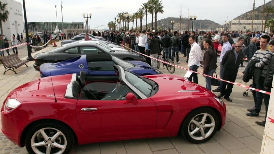 Los coches de lujo se pasean por Cartagena