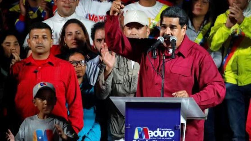 Maduro es dirigeix als seus seguidors després de conèixer els resultats.