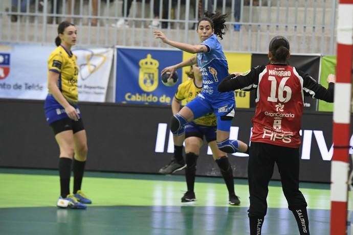 27-12-19 DEPORTES. PABELLON JUAN CARLOS HERNANDEZ. JINAMAR. TELDE. Partido de balonmano entre el Rocasa y el Bera Bera disputado en el Pabellon de deportes Juan Carlos Hernández en Jinamar.  Fotos: Juan Castro.  | 27/12/2019 | Fotógrafo: Juan Carlos Castro