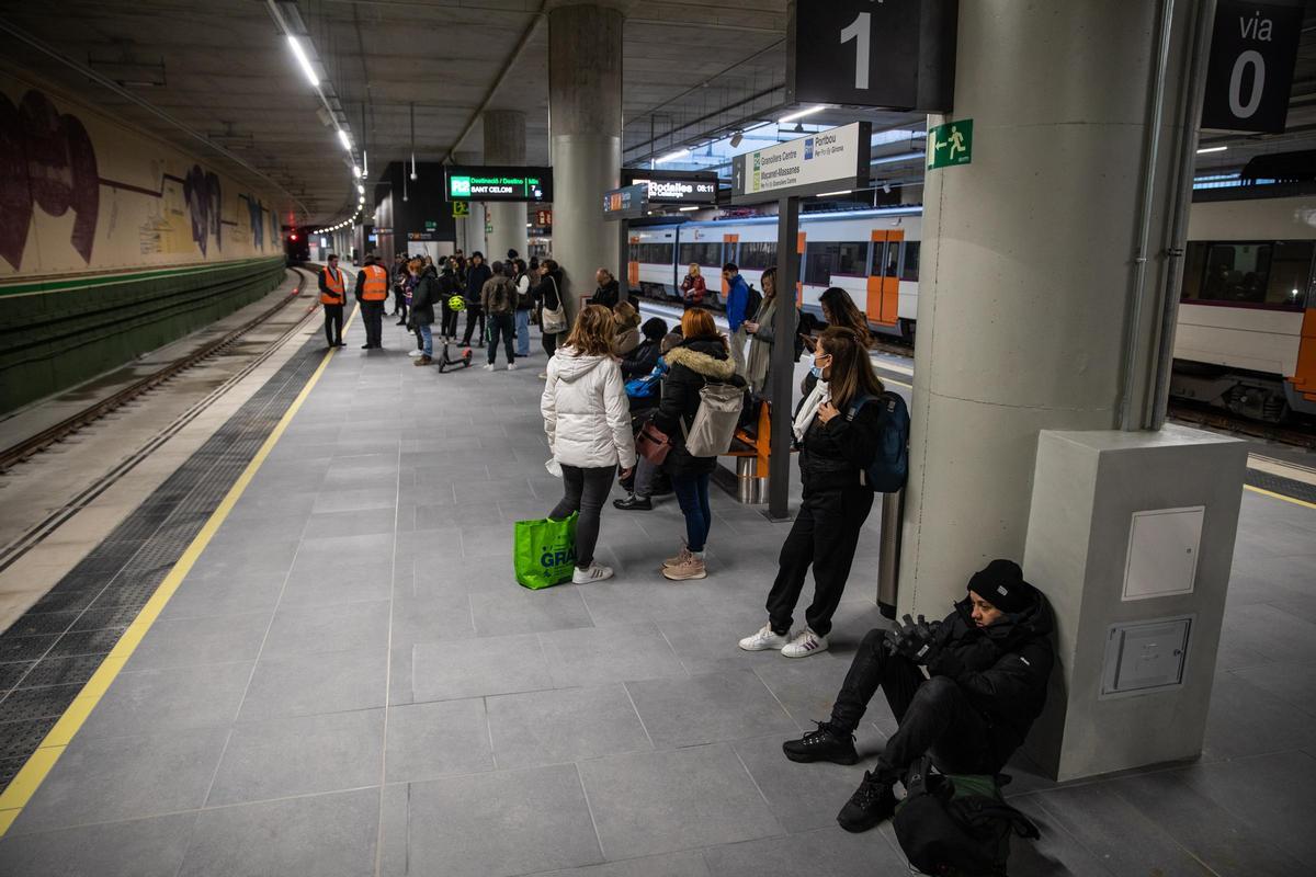 La estación de Rodalies de Sant Andreu entra en servicio