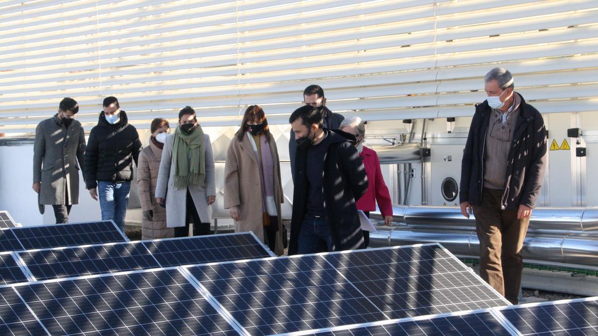 El colegio Jaume I de Vinaròs cuenta con placas solares en una parte del techo.