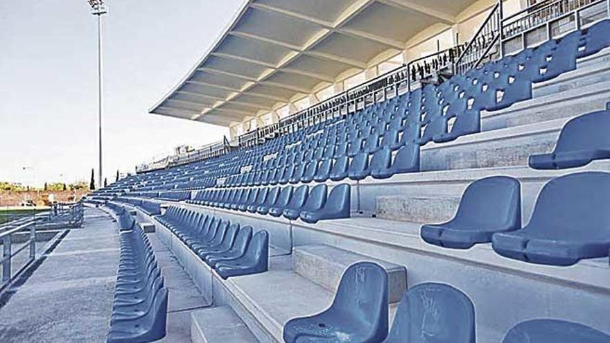 Tribuna principal del Estadi Balear.