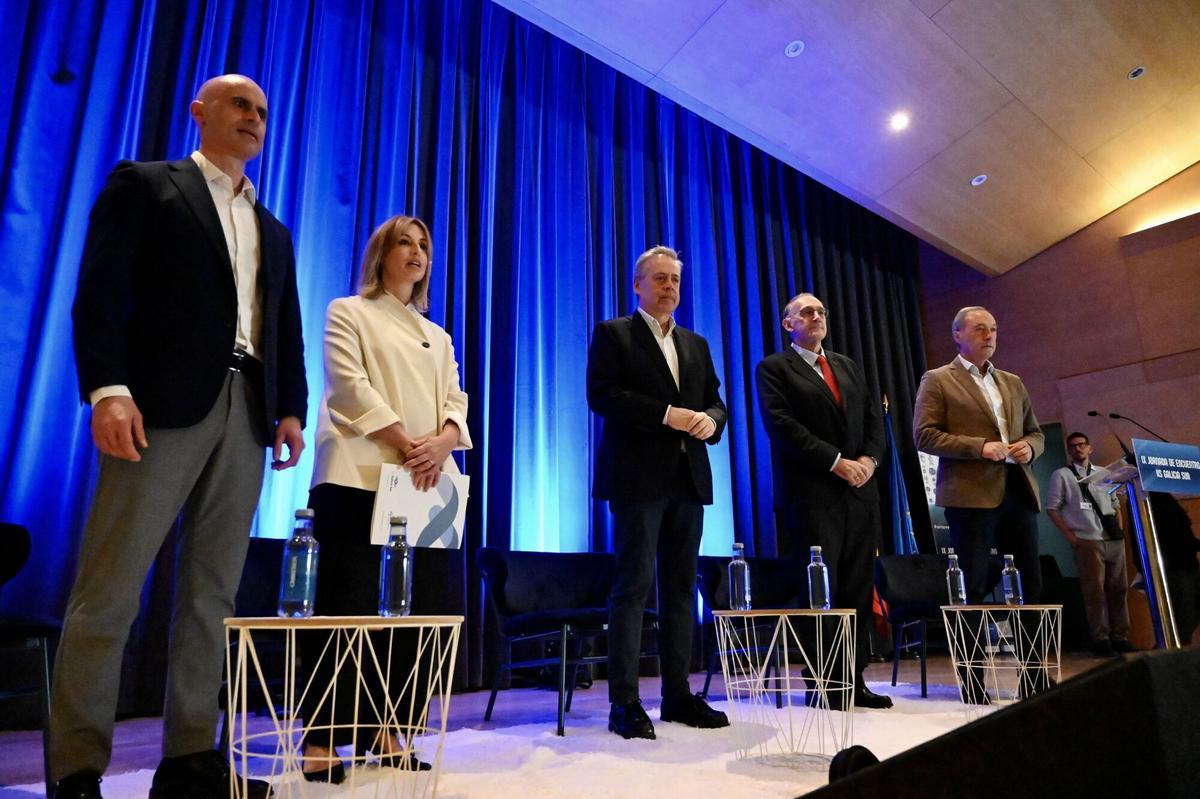 El conselleiro de sanidad Antonio Gómez Caamaño Inaguración la IX Jornada del encuentro del Instituto de Investigación Sanitaria de Galicia Sur en el edificio de la Xunta en Campolongo