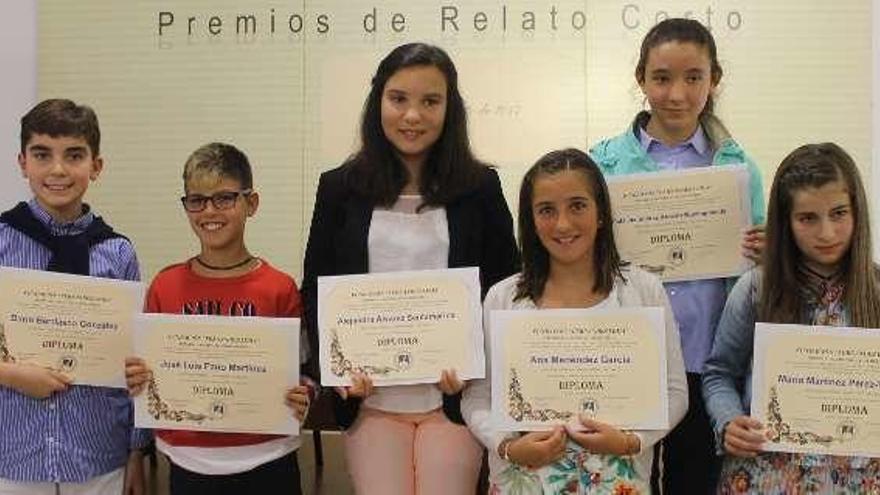 Por la izquierda, Darío Berdasco, José Luis Fano, Alejandra Álvarez, Ana Menéndez, Marcela Suárez y María Martínez.