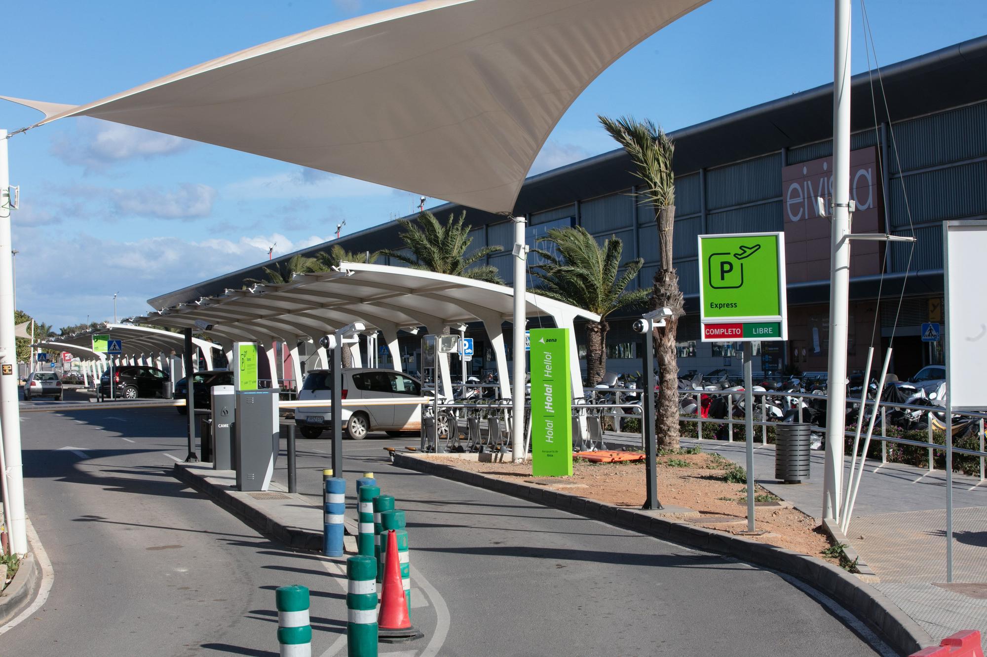 Obras en el parking del aeropuerto de Ibiza