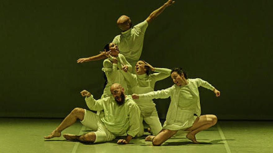 Una coreografía de &#039;Get No&#039;.