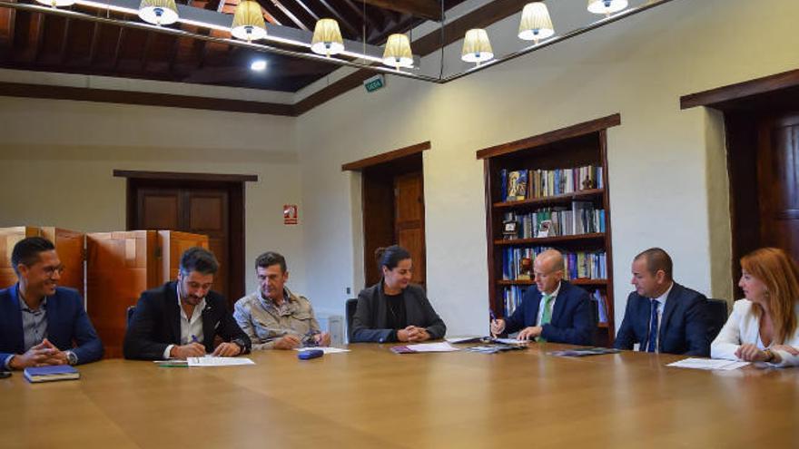 Ayuntamiento y Cajasiete firman una operación de tesorería de 10 millones