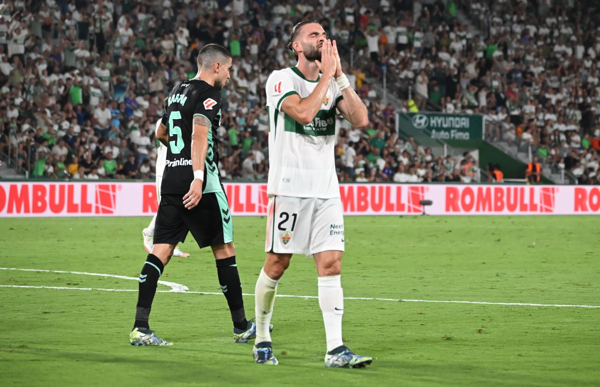 El Elche vuelve a Primera División con un empate frente al Betis (1-1)
