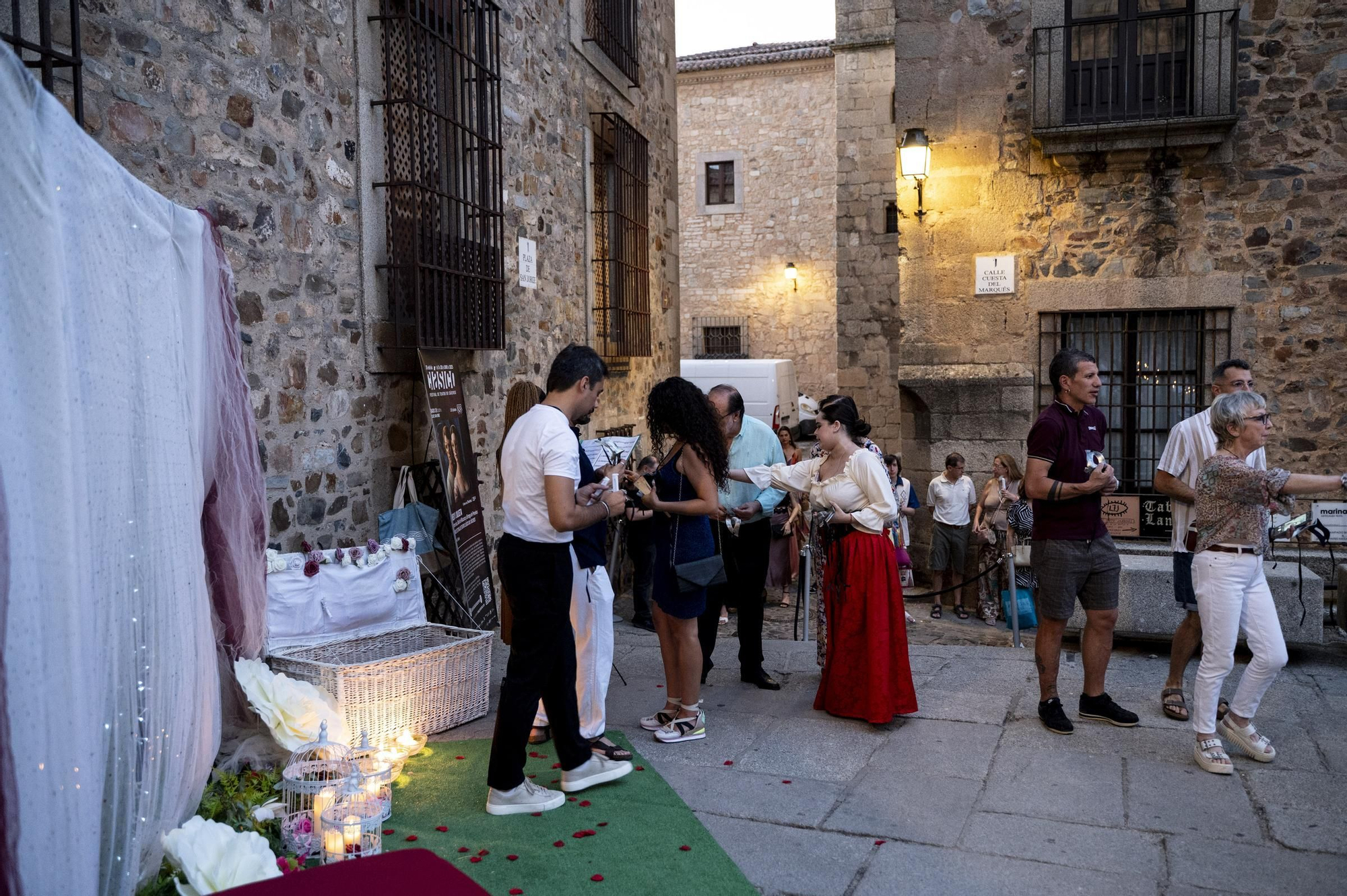 Fotogalería | El Festival de Teatro Clásico de Cáceres se despide con una baile de máscaras