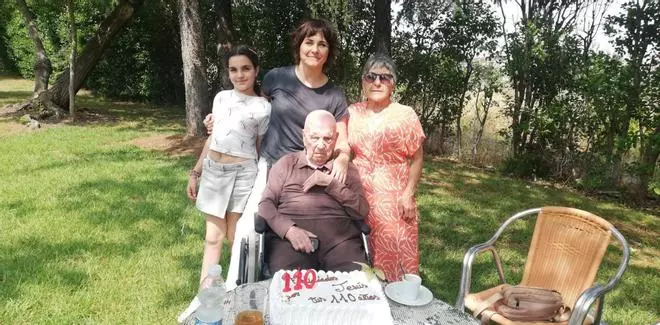 Fotogalería | Jesús Redondo celebra con los suyos sus 110 años.