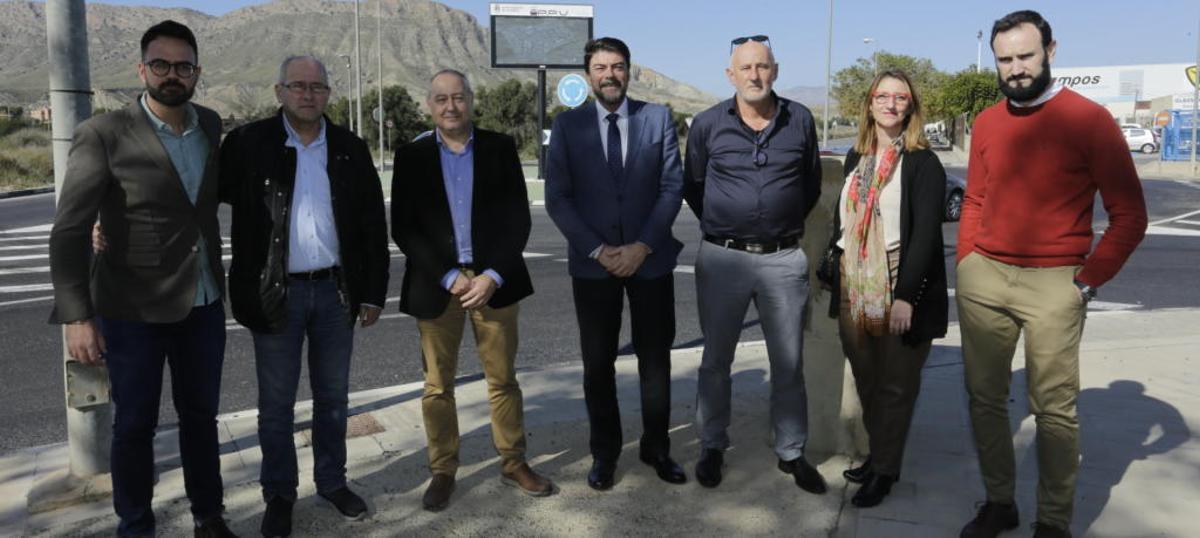 Barcala visita las obras en los polígonos industriales de Las Atalayas y Pla de la Vallonga