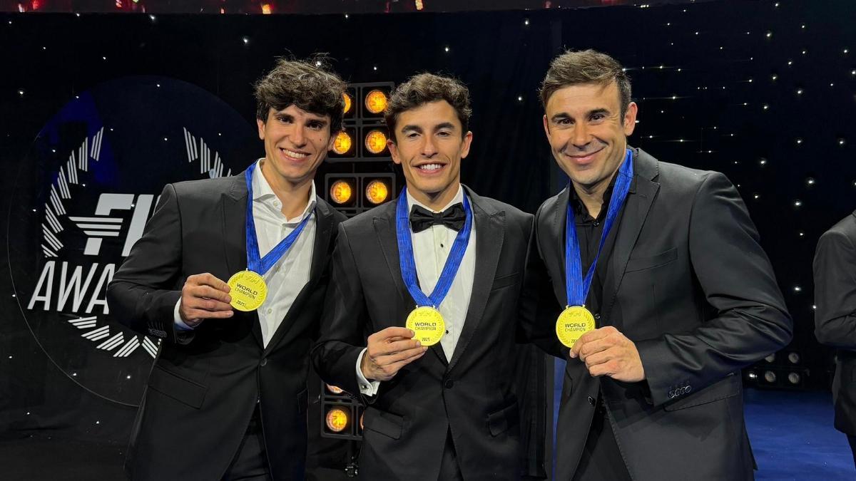 Josep García (enduro), Marc Márquez (MotoGP) y Toni Bou (Trial), en la gala de campeones de la FIM