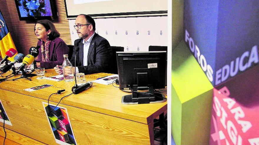 María José Guerra y José Antonio Valbuena durante una rueda de prensa.