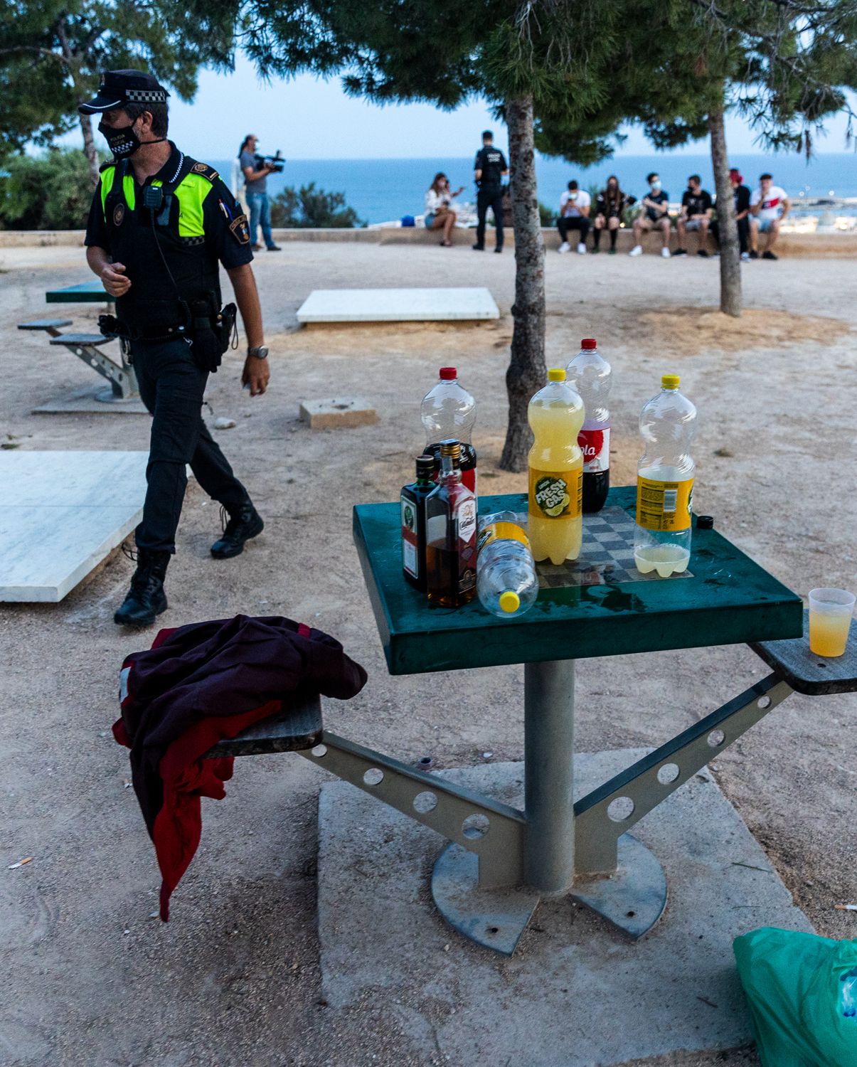 Máxima presión policial contra los botellones para frenar los contagios de covid en Alicante