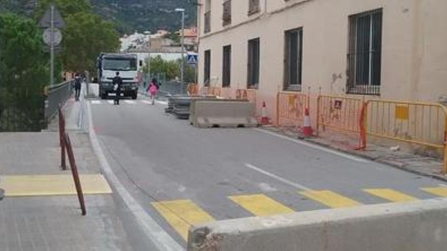 Monistrol ja té el pont gòtic tancat als cotxes per obres