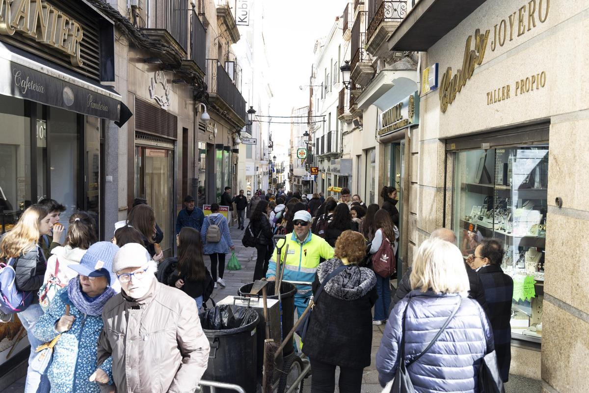 Así se encuentra la calle Pintores actualmente
