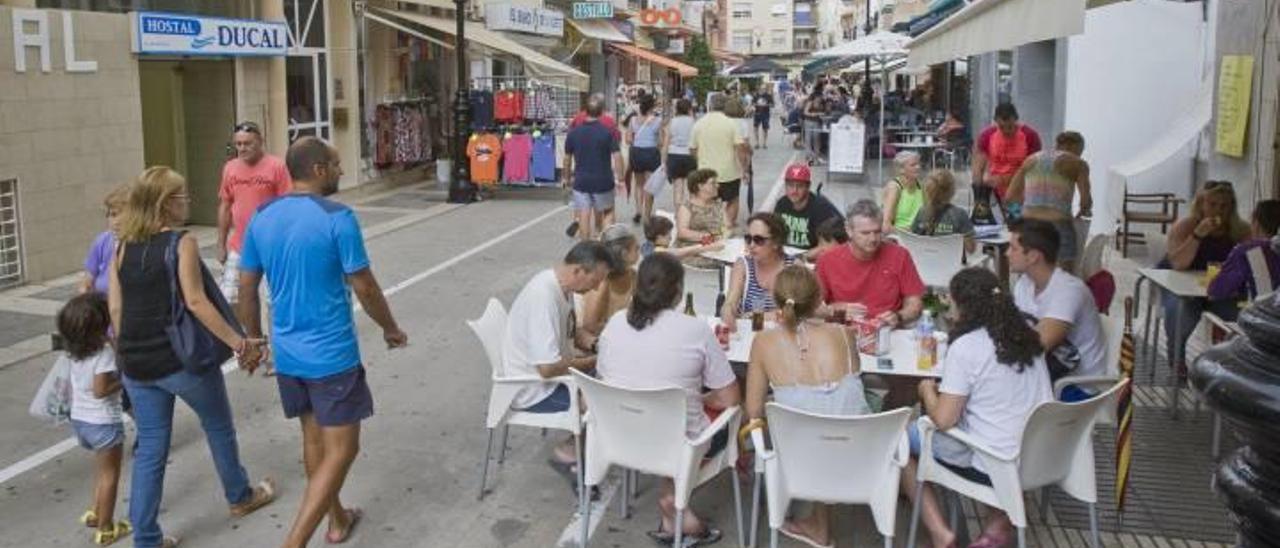 Gandia no ampliará el horario de las terrazas pese a la petición de los hosteleros