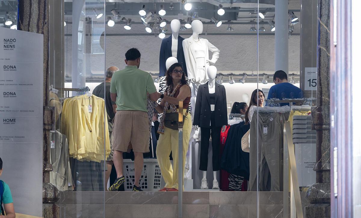 Primer domingo de tiendas abiertas en Barcelona en zonas turísticas