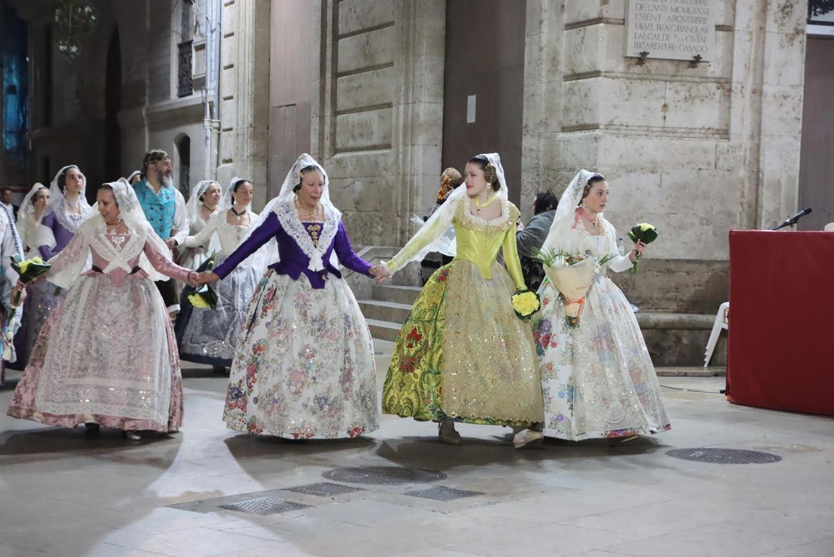 Todas las fotos de la ofrenda del 18 de marzo por la calle San Vicente hasta la 23:30 horas Todas las fotos de la ofrenda del 18 de marzo por la calle San Vicente hasta la 23:30 horas