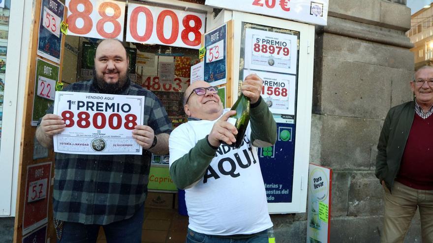 Cinco quintos premios y el Gordo de la Lotería de Navidad dejan 2,6 millones de euros en Vigo